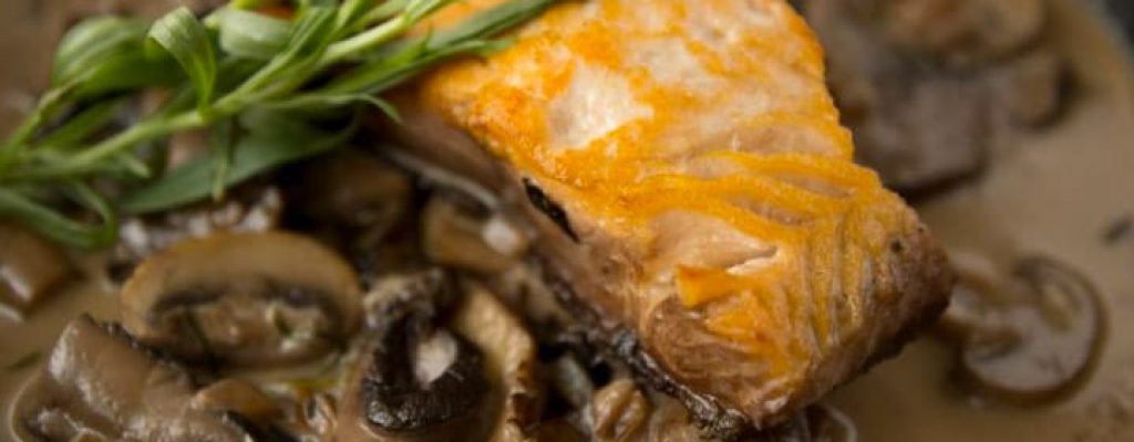 Braiser-de-saumon-chasseur_Odessa-Poissonnier